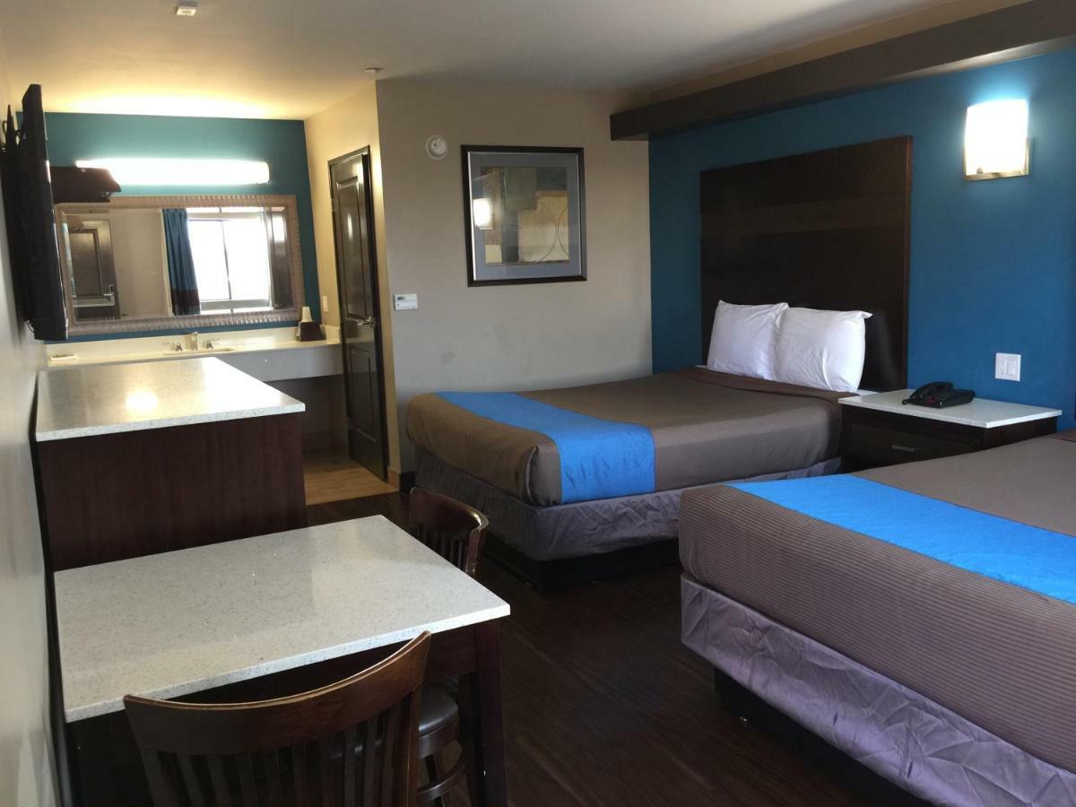 Maywood Crystal Palace Inn מראה חיצוני תמונה